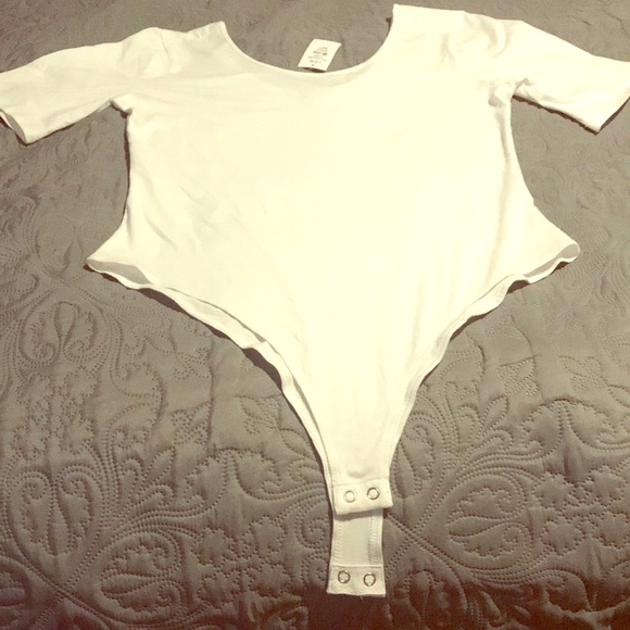 Tops - 🆕 Woman white bodysuit